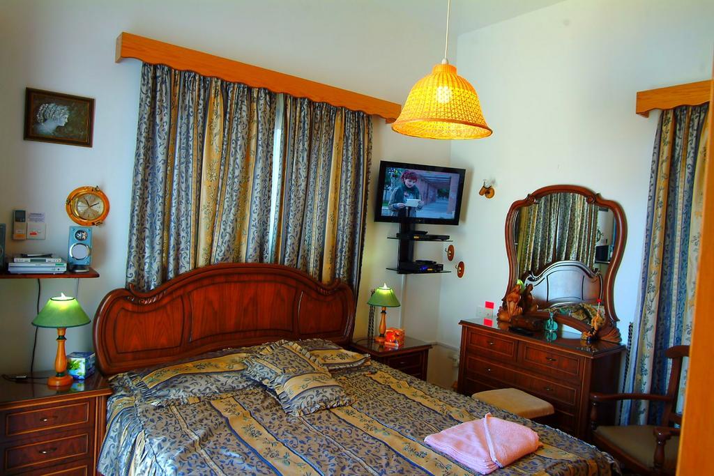 Astrofegia Beachfront Villa Pomos Cameră foto
