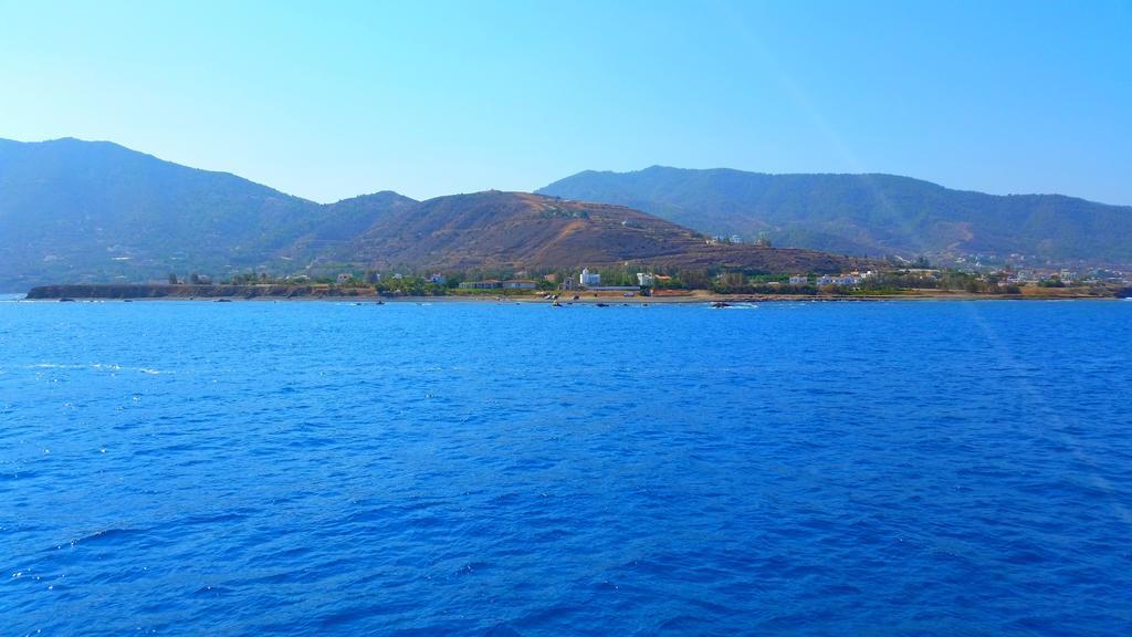 Astrofegia Beachfront Villa Pomos Cameră foto